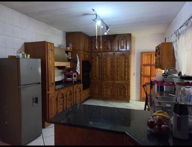 7 BEDROOM HOUSE FOR SALE IN KELVIN